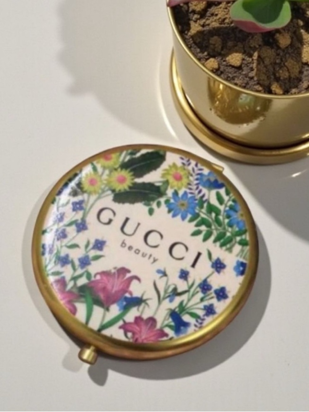 New Gucci Floral Gold Compact Mirror Collectible with Satin Pouch - Picture 5 of 5
